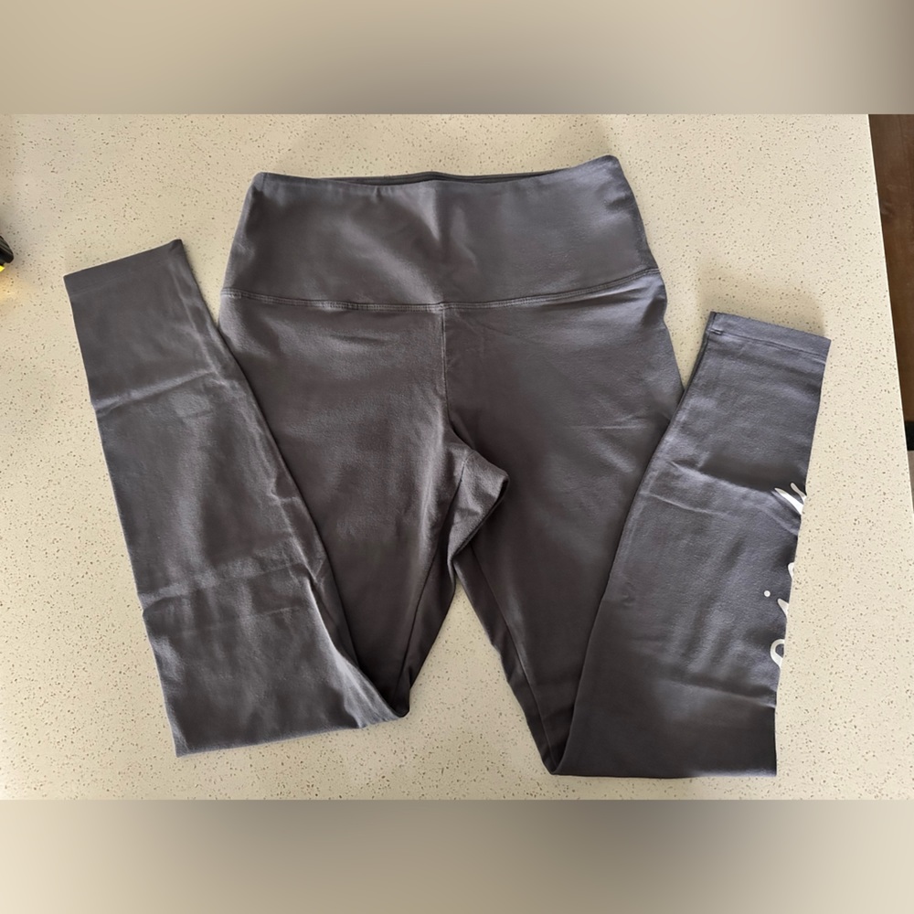 PINK by Victoria’s Secret gray leggings